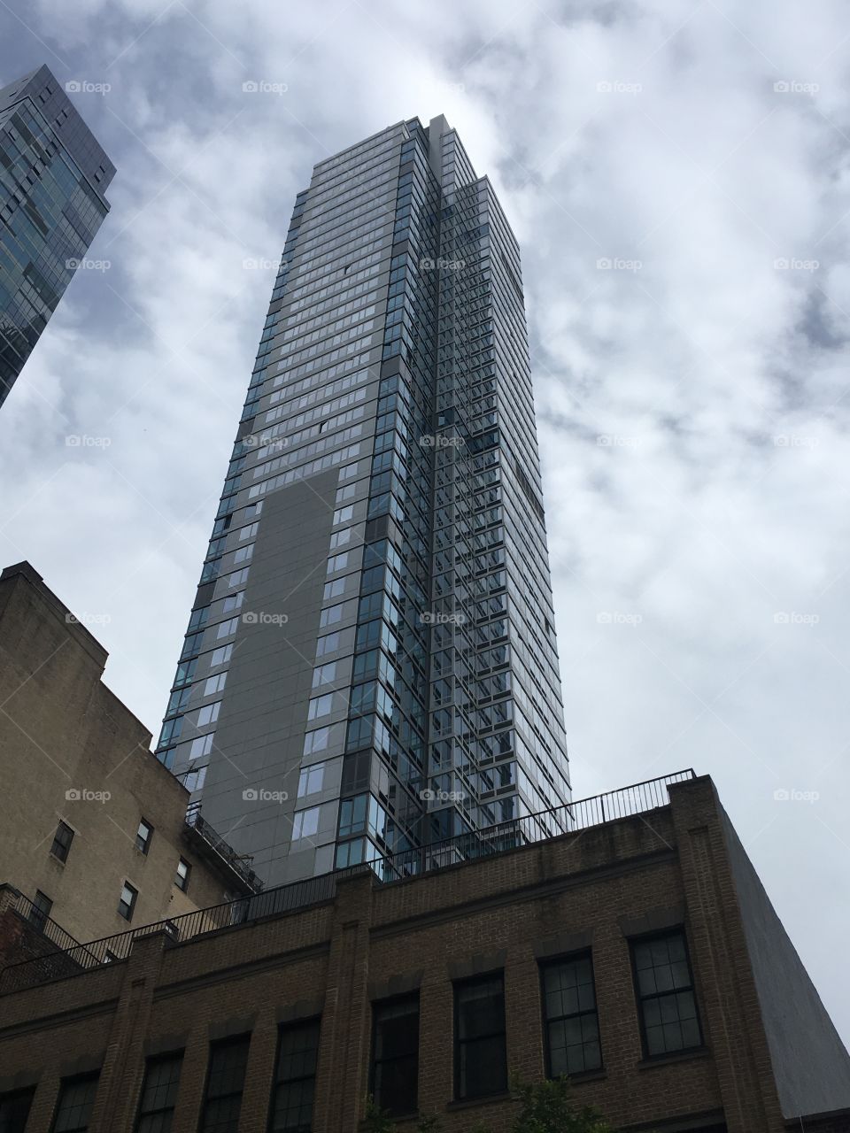 Picture of a tall building 