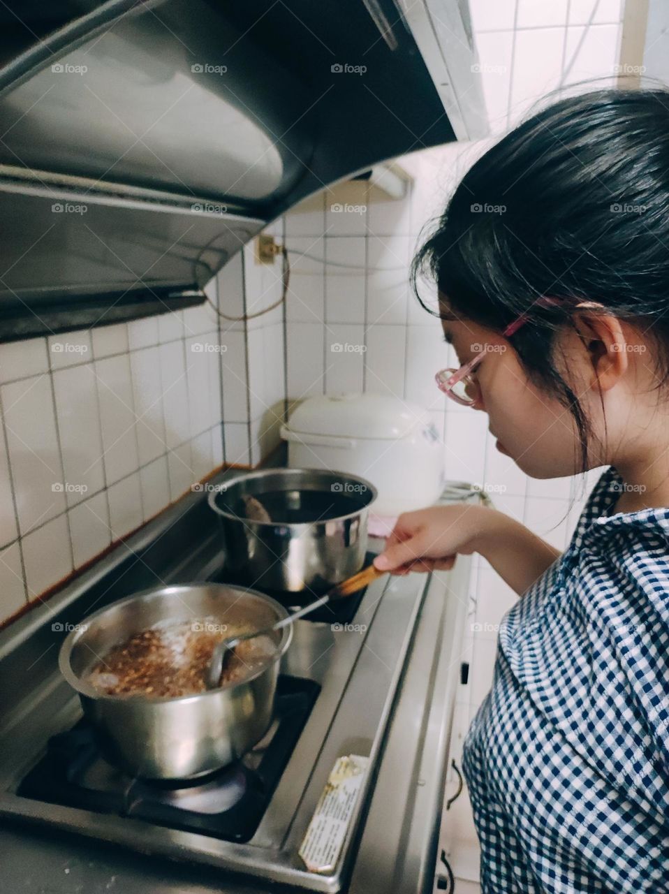 Making pearl milk tea...