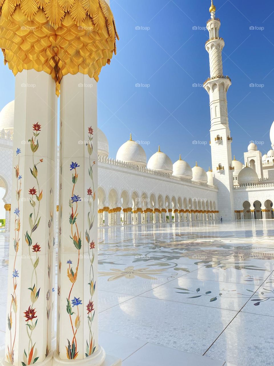 Sheikh Zayed Grand Mosque in sunlight 