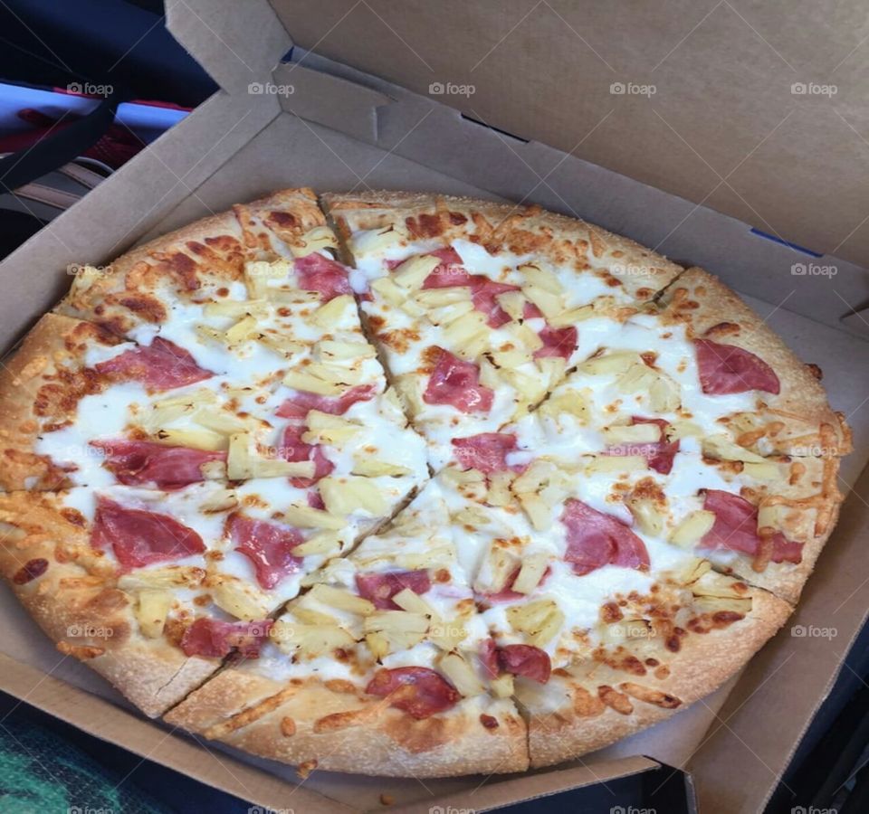 Pineapple pizza