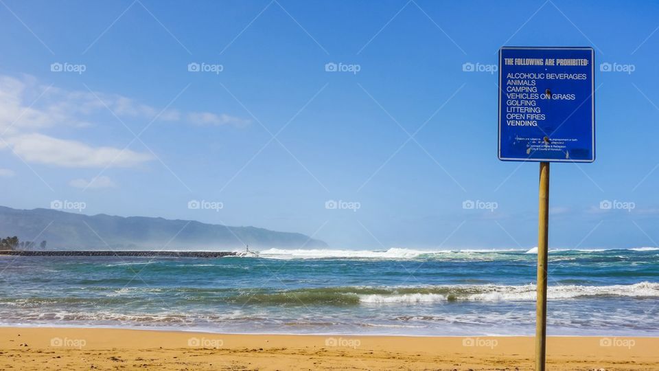 Waves at the beach with sign