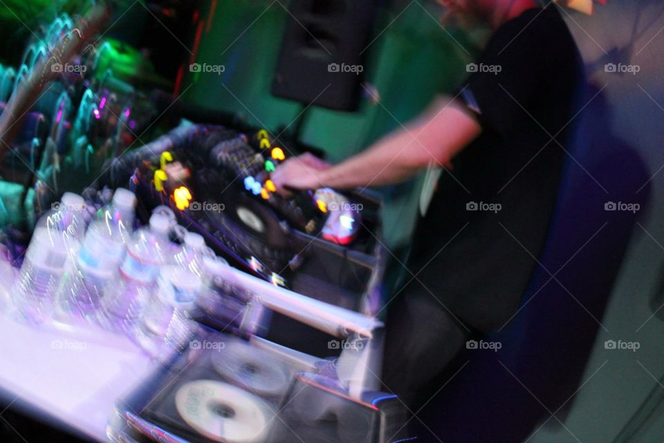 DJing take 2. Photographing a club scene 