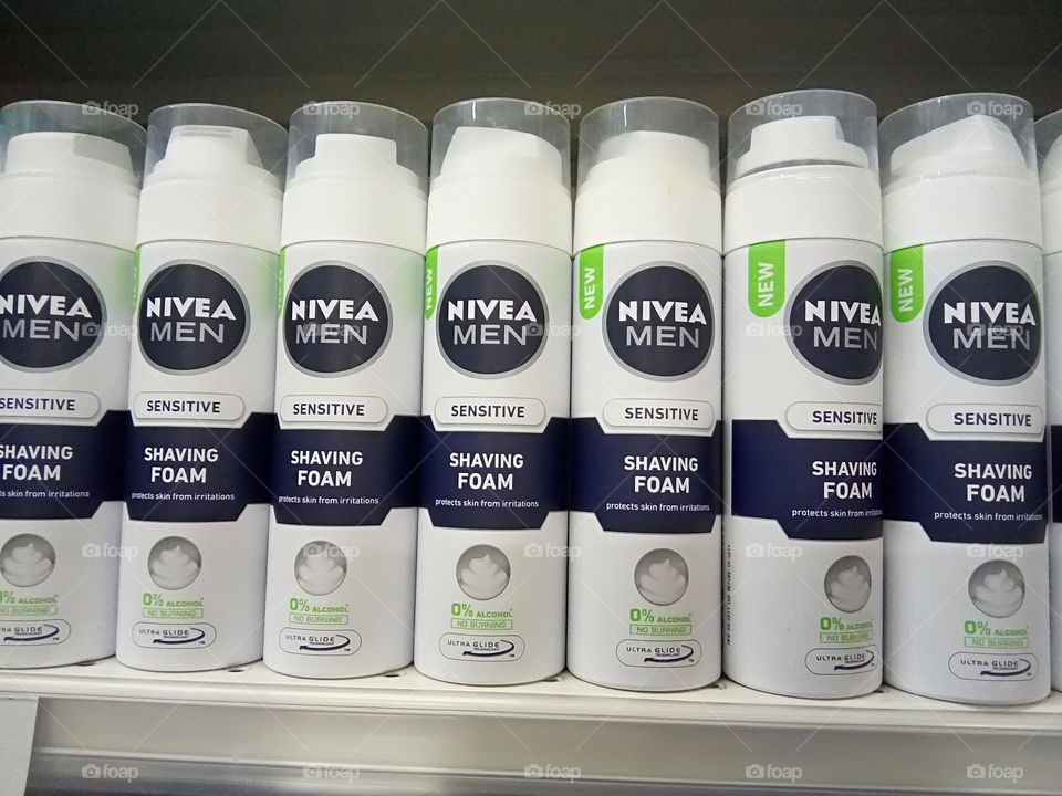 NIVEA MEN SENSITIVE SHAVING FOAM, PROTECTS SKIN FROM IRRITATION.