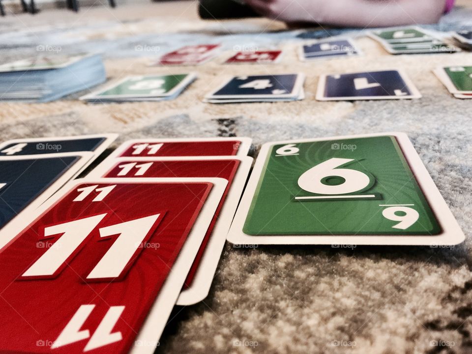 Playing skipbo the card game