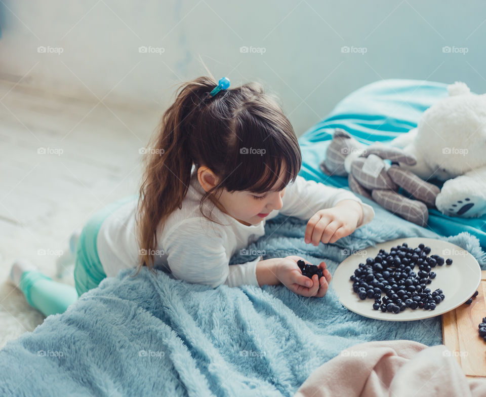 Girl portrait with blueberries 