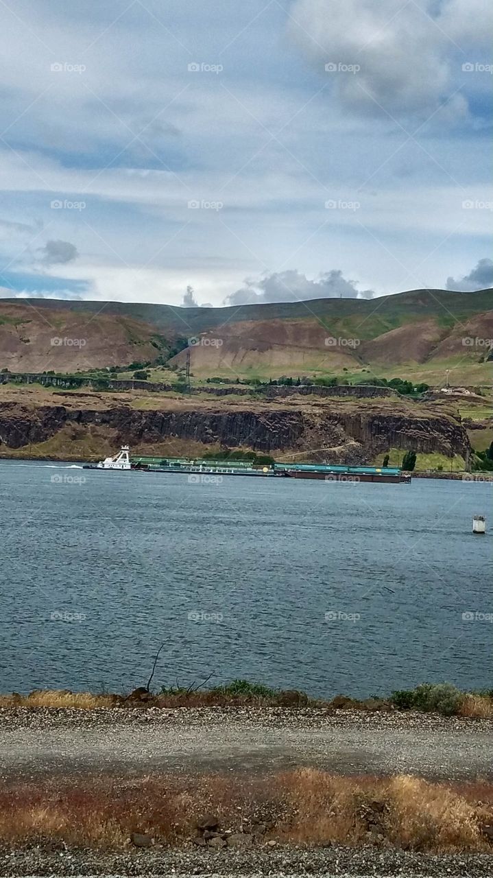 Tugboat pushing pair of barges up Columbia River Washington