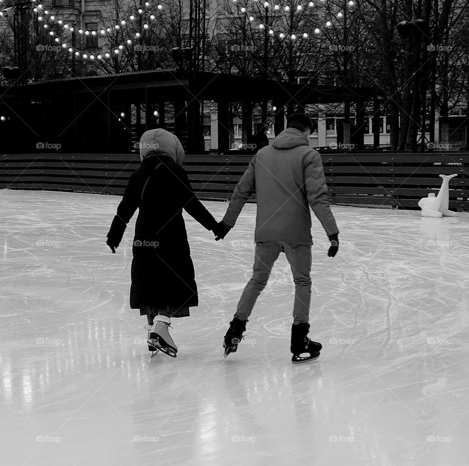 Winter time ❄️ Couple 💕 Ice rink⛸️⛸️