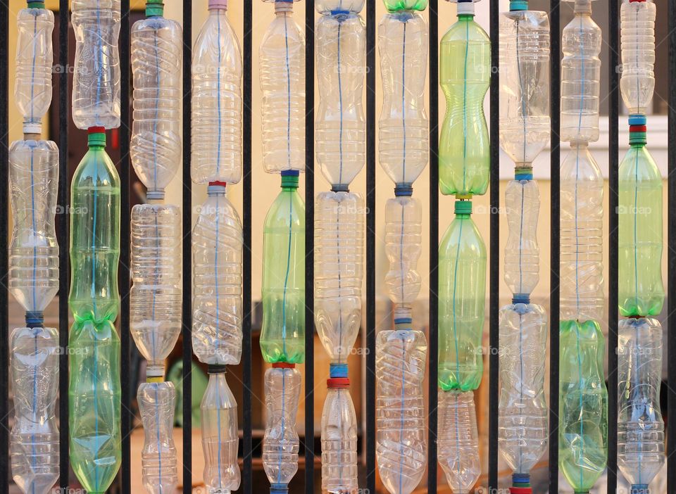 Upcycling, door of plastic bottles