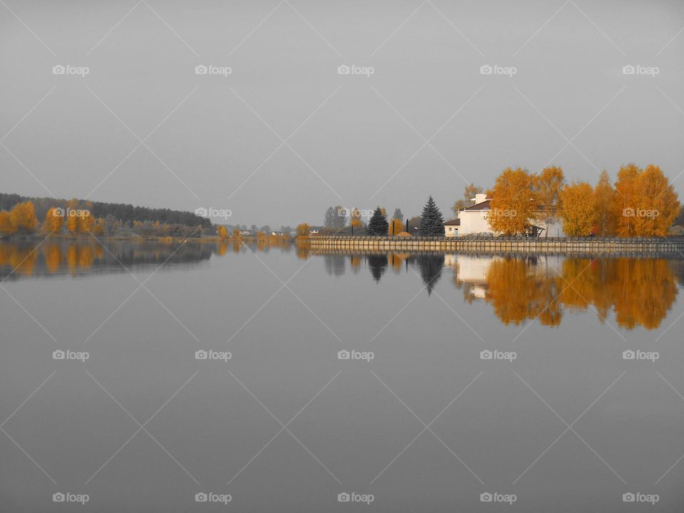 Reflection of autumn trees on lake