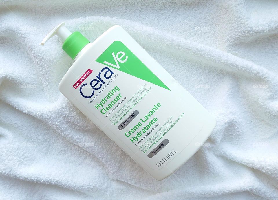 Let's go take shower 🚿 CeraVe 💚🤍 Hydrating Cleanser 🤍💚 Clean body 💚🤍