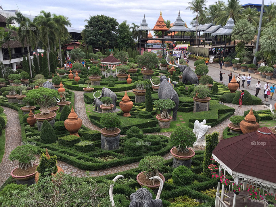 Thiland parks sculptures elefhants nong nooch.....