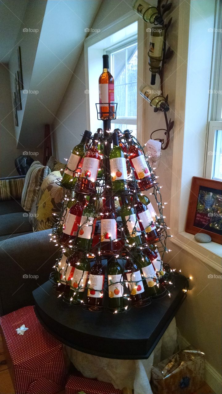 perfect Christmas tree. my favorite winery's décor
