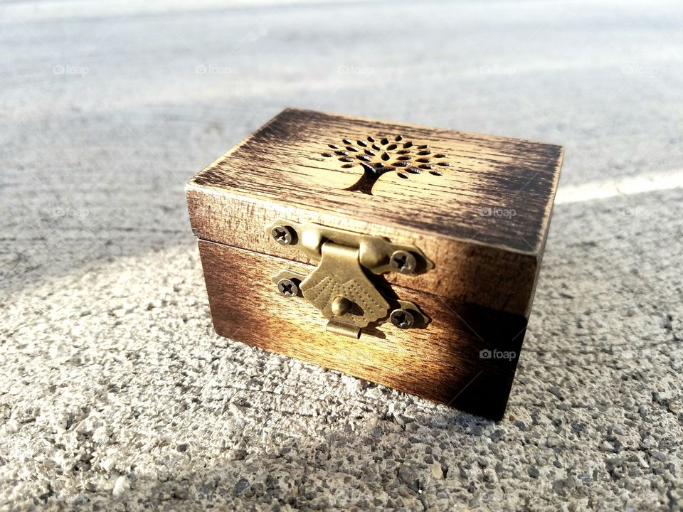 Custom ring box from LuxWoods