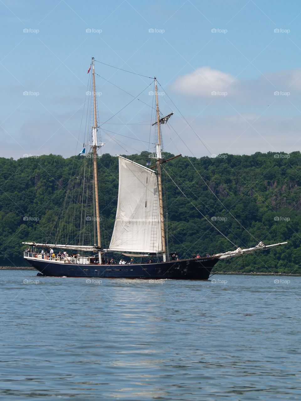 Sailing on the Hudson 