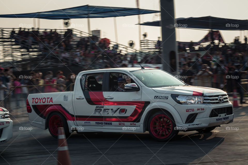 Toyota hilux revo drift show