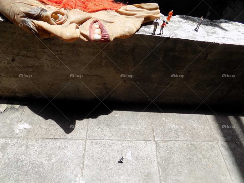 The world of liliput, giant mask