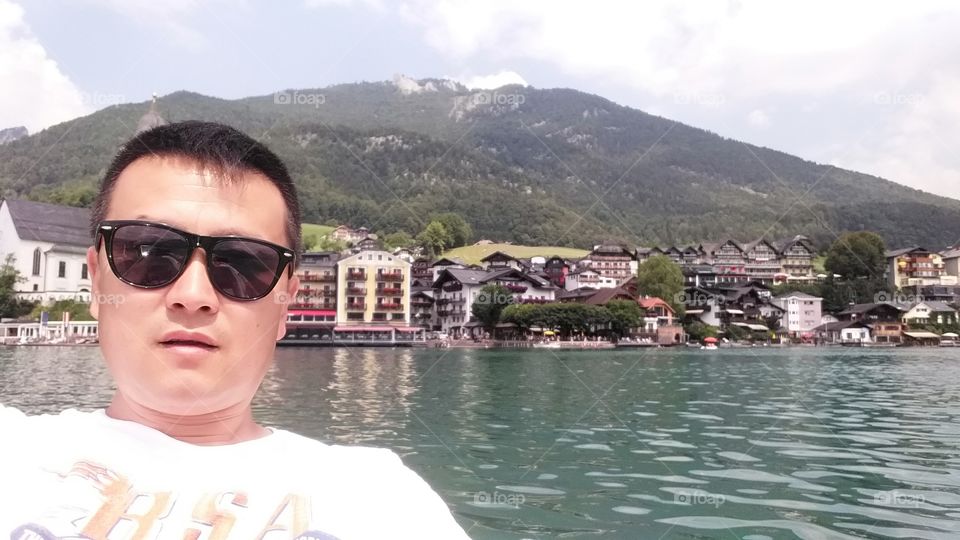 A group of Austrian tourists took pictures at will, the favorite resort of their life.