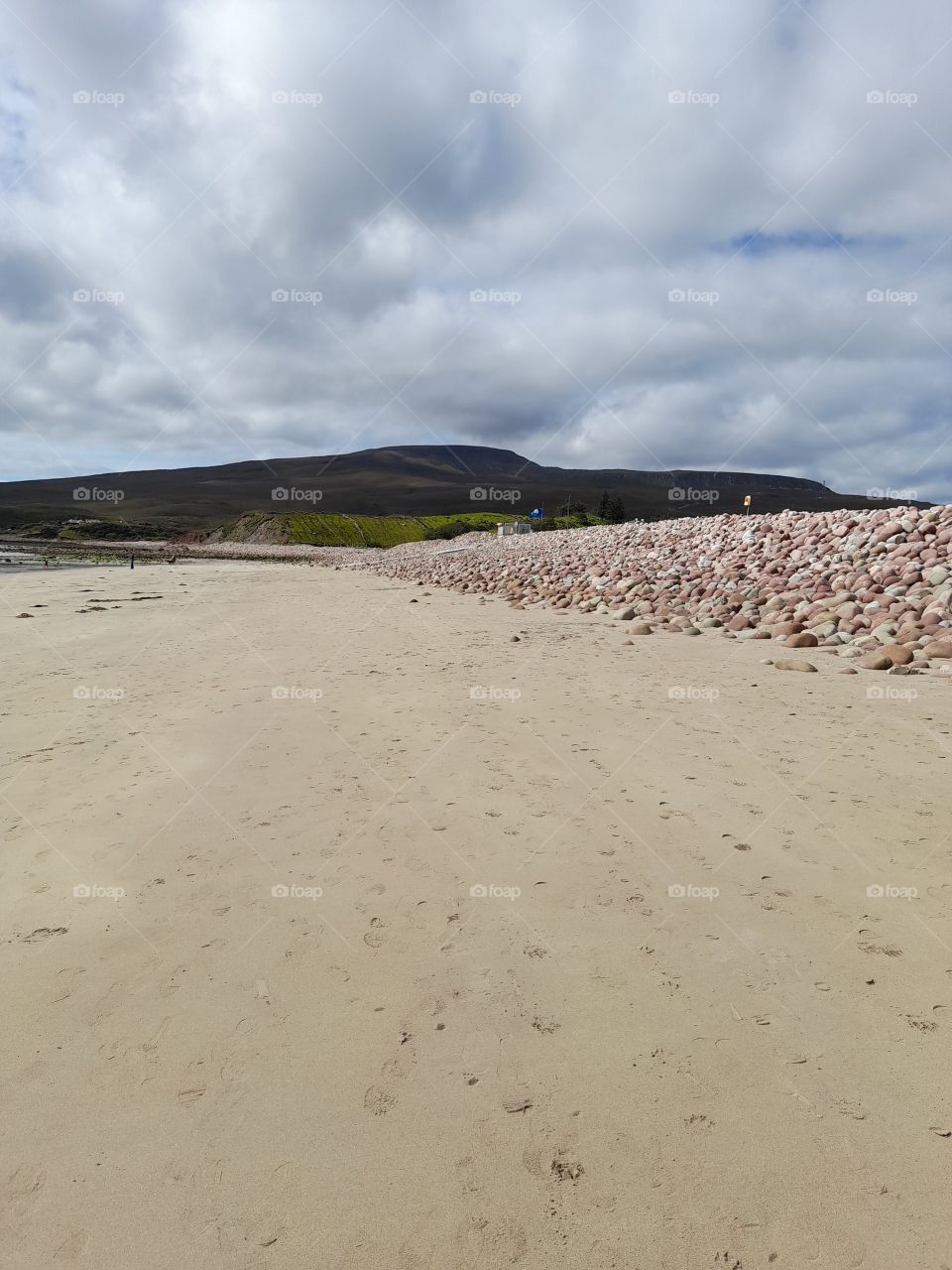 Deserted irish beach with mountain backdrop