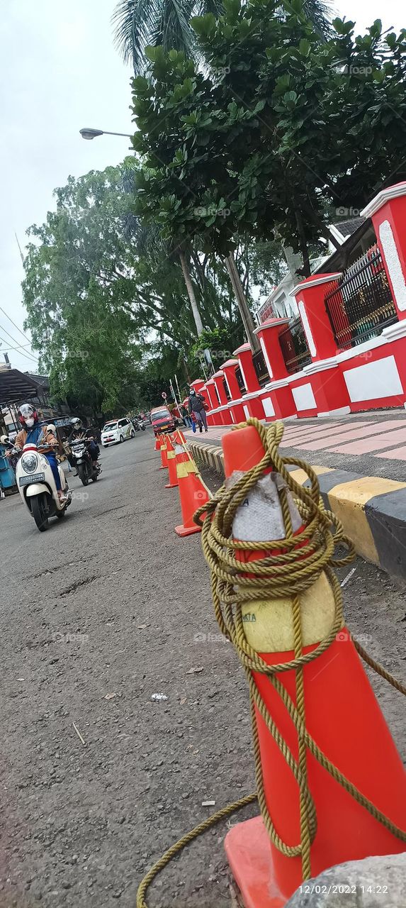 situation on the sidewalk