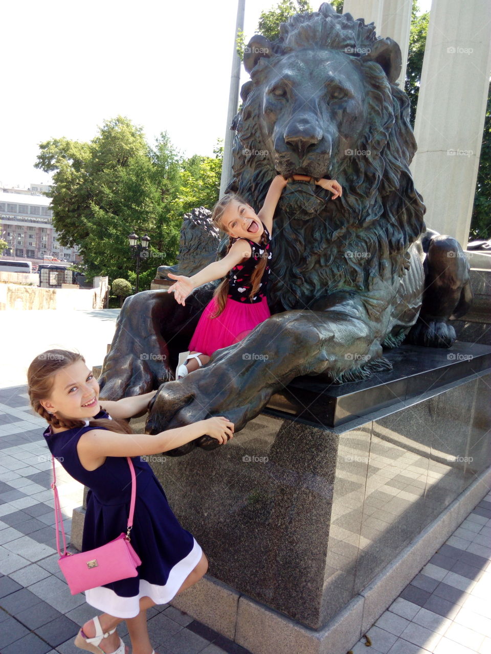 twins and lion