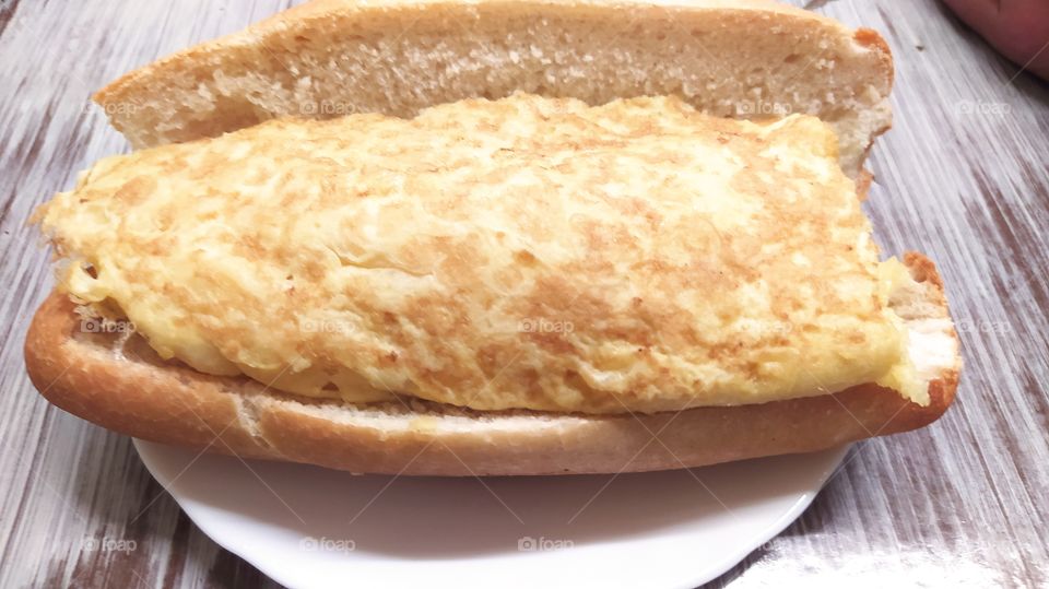 bocadillo de tortilla de patata