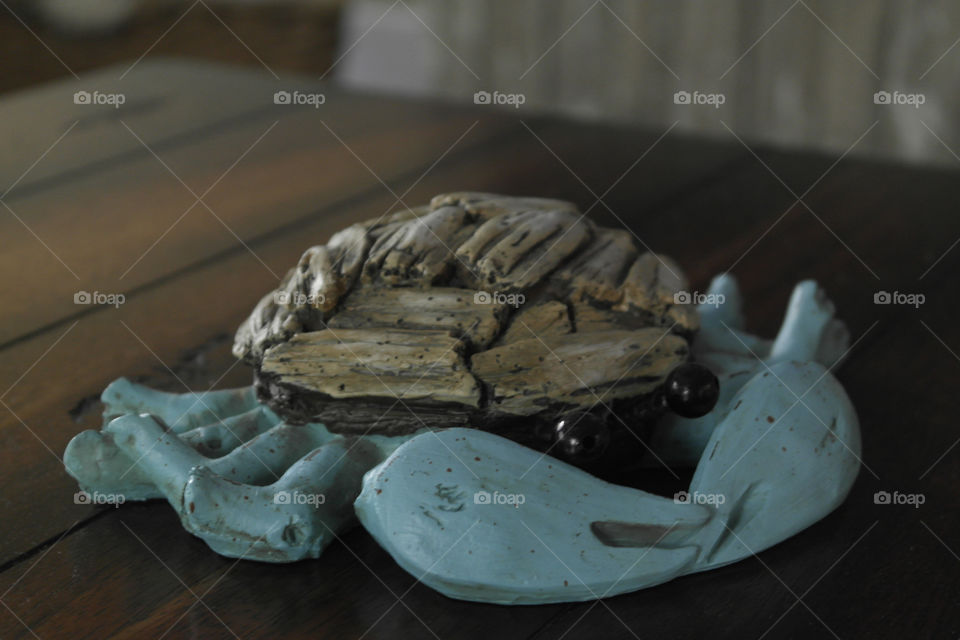 Blue crab coffee table decoration