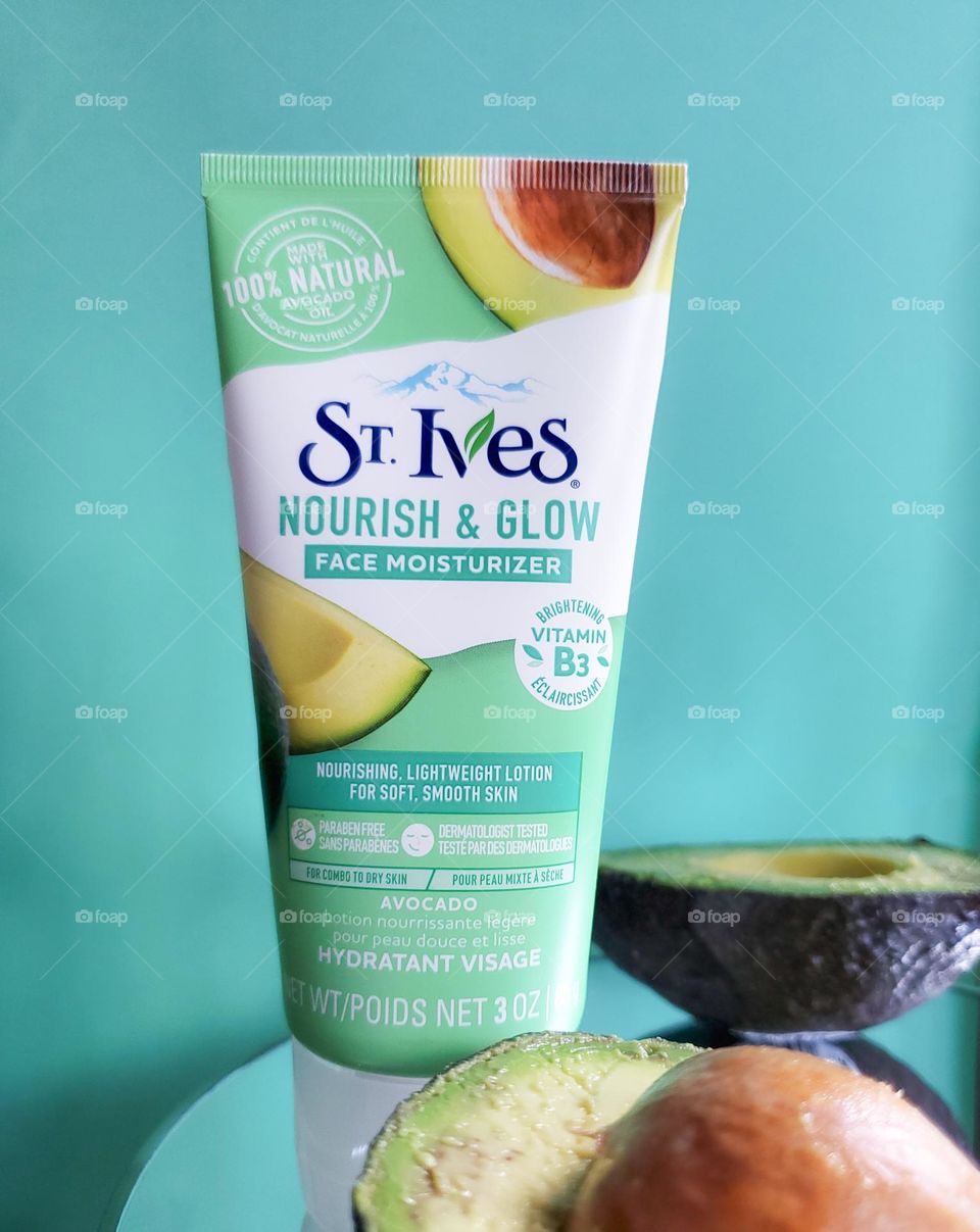 St. Ives Nourish and Glow Avocado Moisturizer