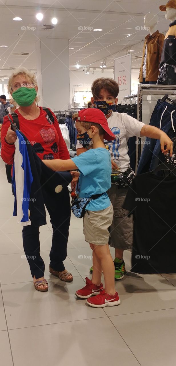 mask shopping einkaufen altag MNB Corona