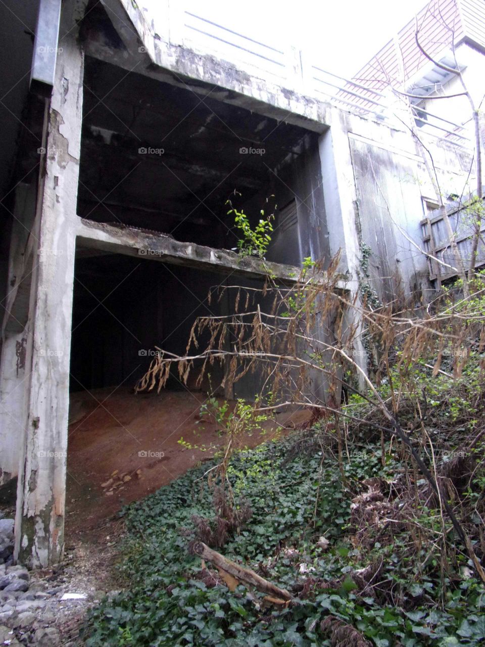 Beautiful decomposing structures