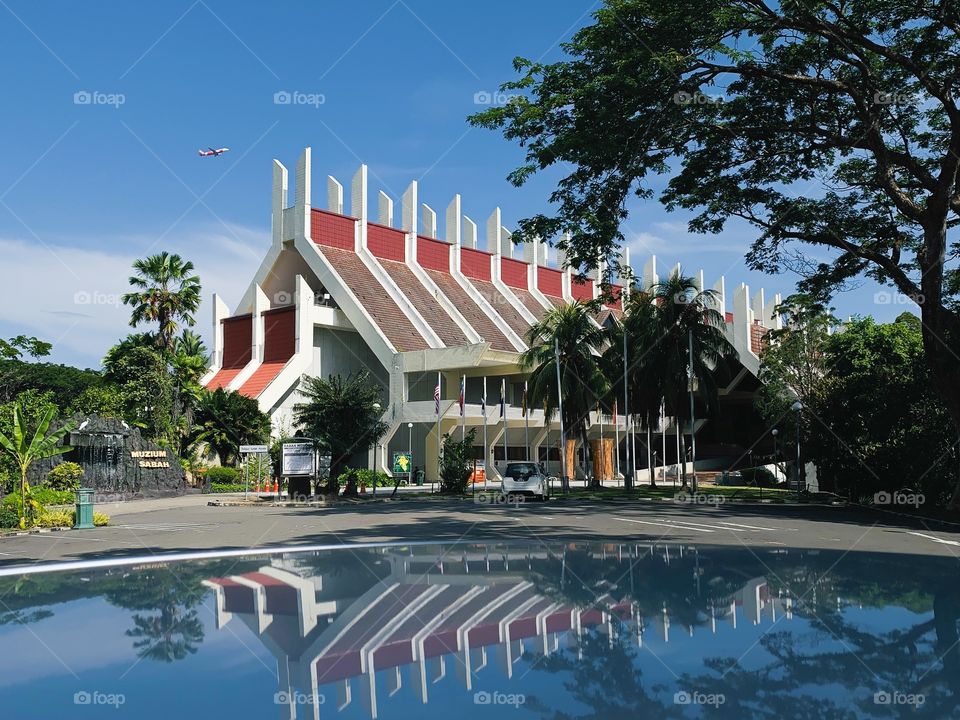 Kota Kinabalu,Sabah,Malaysia-Mei 12,2019: the Sabah state museum is drawn by the technique of photography reflection