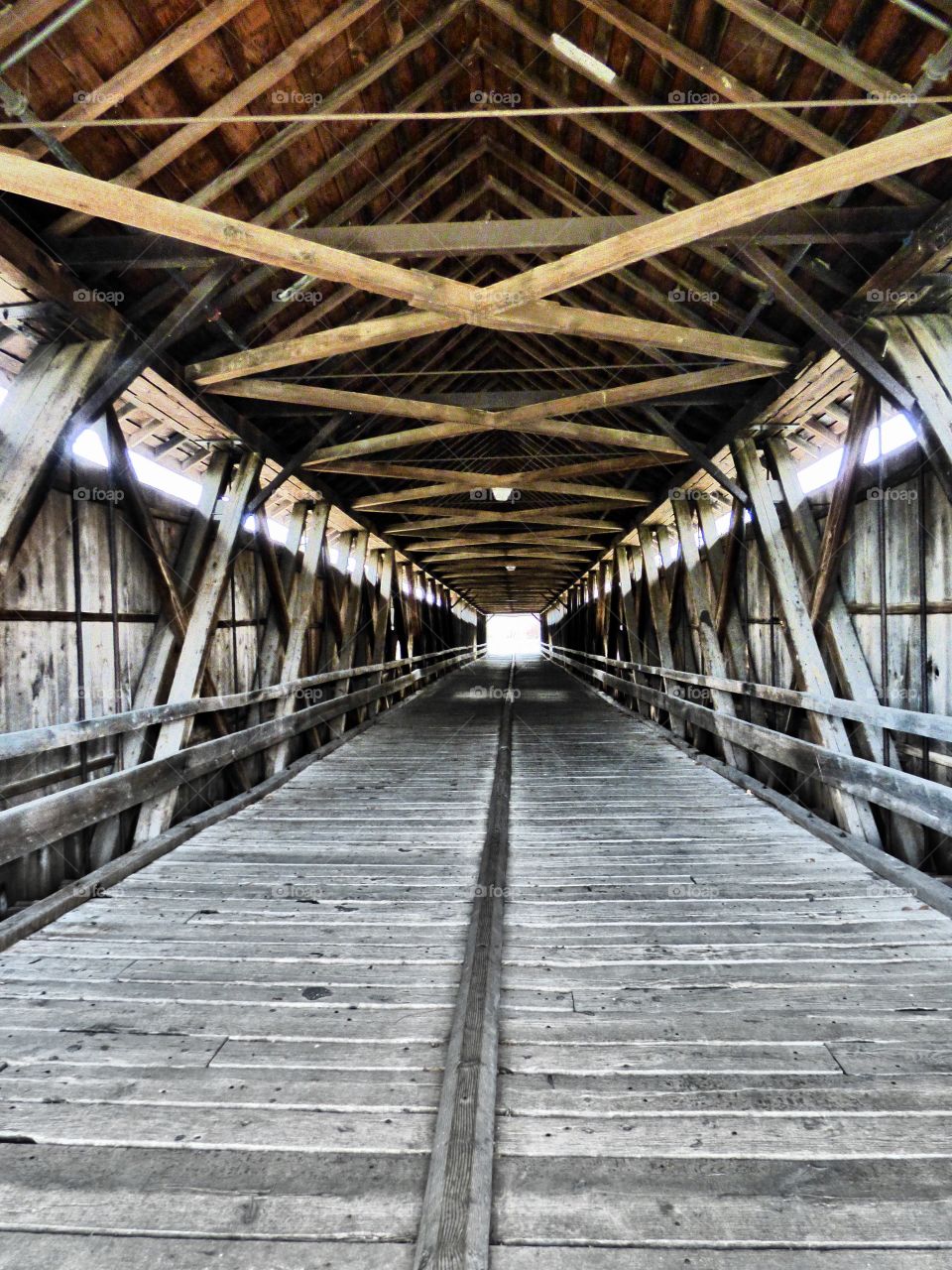 Inside the covered bridge 