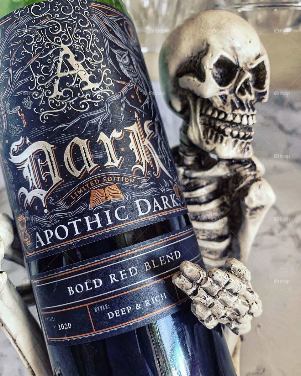 APOTHIC DARK — FOR YOUR DARK SIDE