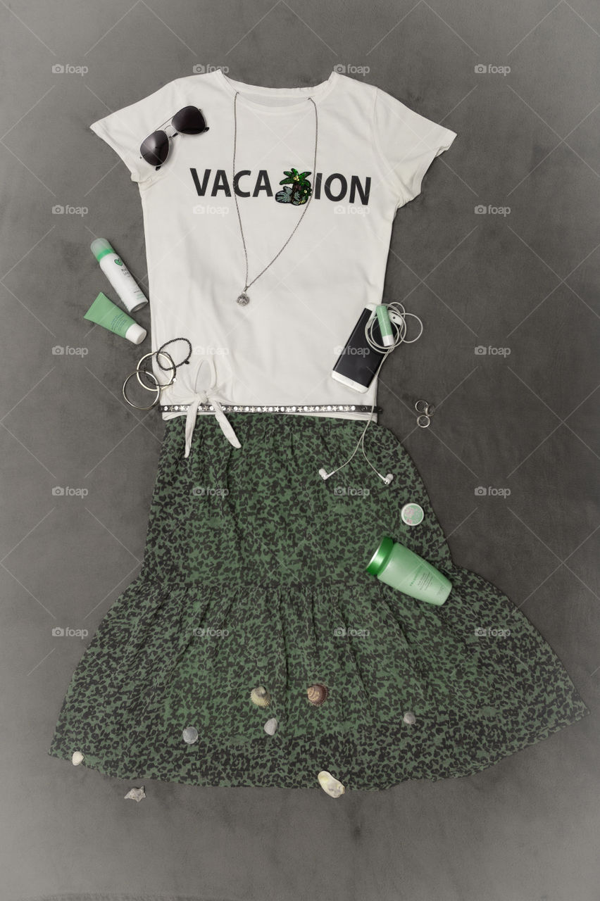 idea of a summer outfit for woman in green and white: t-shirt, skirt and accessories