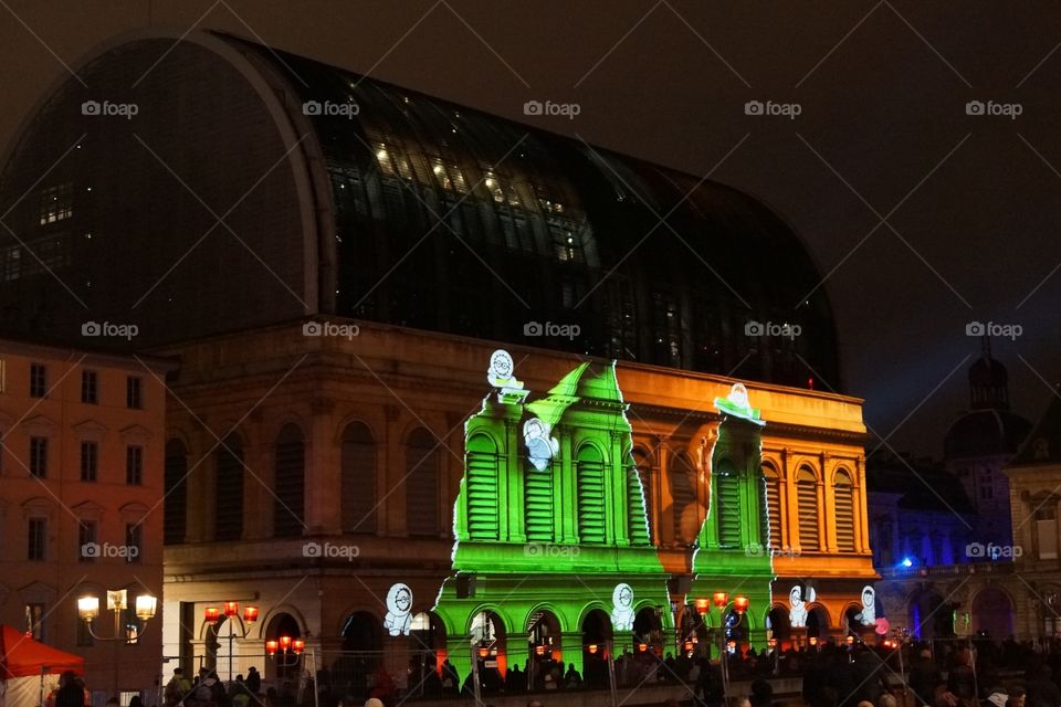 Fête des Lumières à Lyon, 2014. Les Anooki s'invitent à l'opéra pour la fête des Lumières à Lyon.