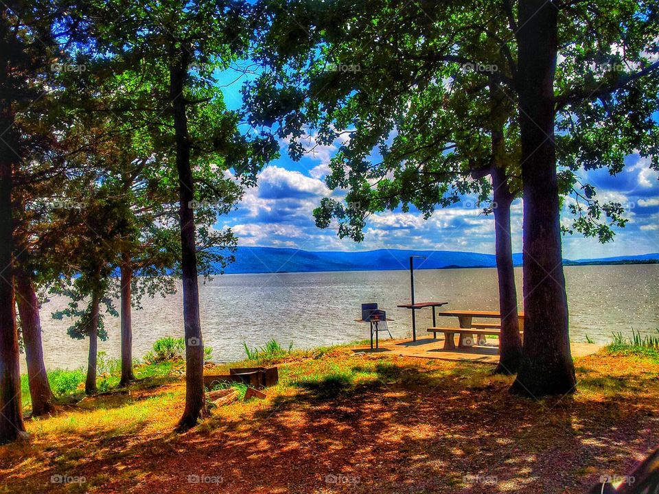 picnic by lake hugo