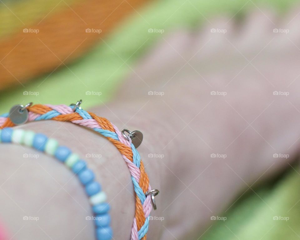 Threaded anklet