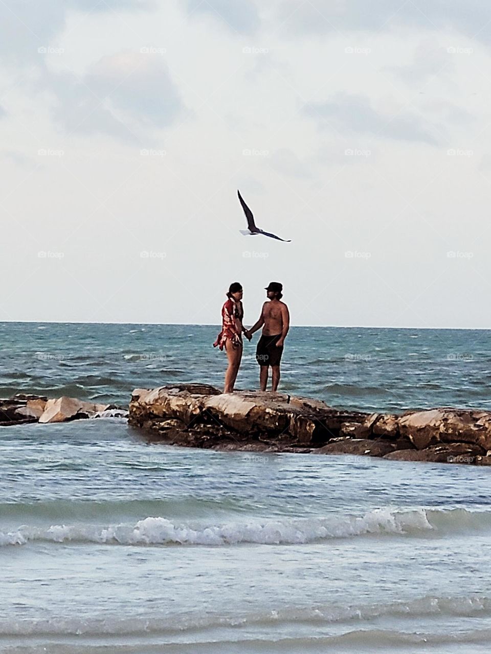 la pareja y el mar