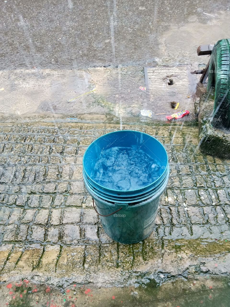 #LIQUIDS ARE COOL,, AS THE RAIN🌧️🌦️ POURS IN MY BLUE PAIL IS COLD⛄