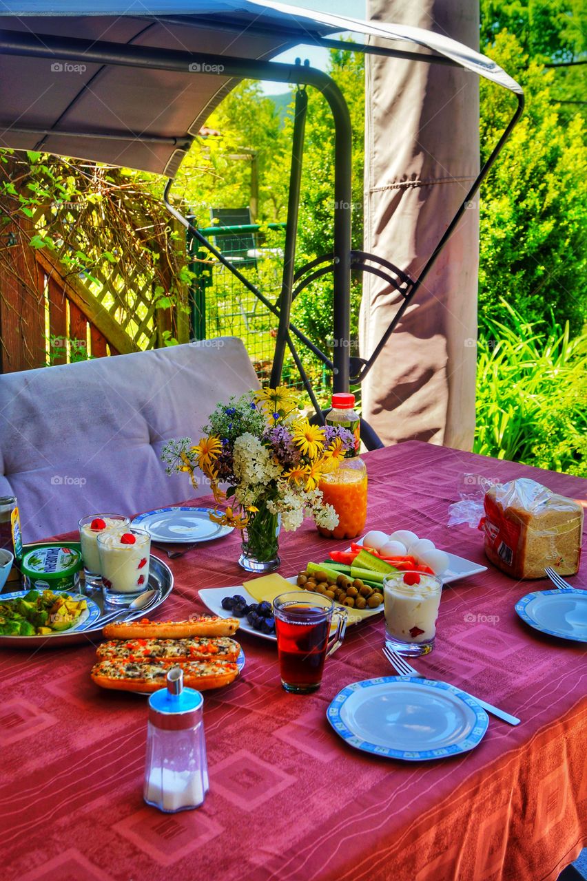 Breakfast in my garden 