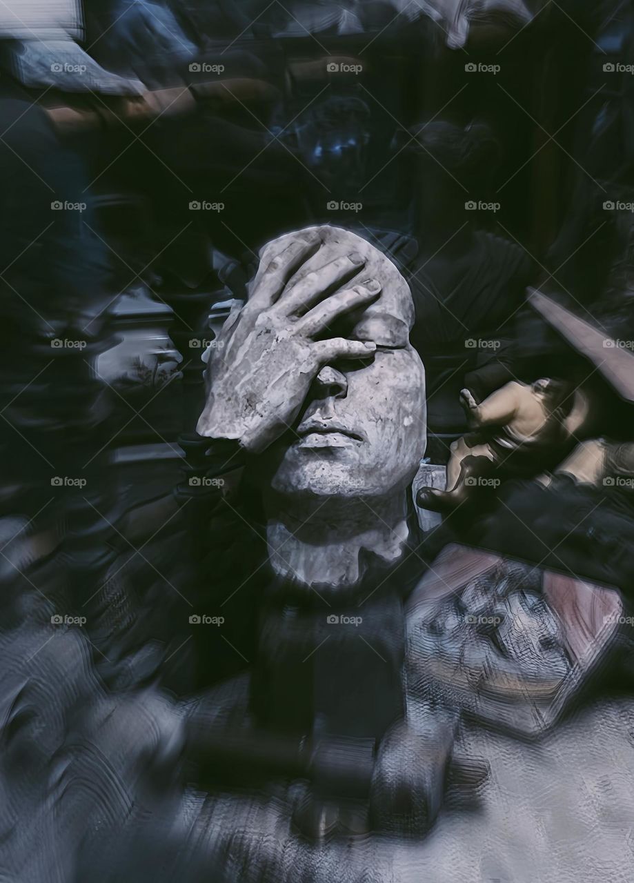 Hidden in Naples’ streets: Whispers of Naples—an enigmatic sculpture veiled in shadows, capturing the soul of the city’s artistic chaos. A moment where mystery meets creativity.