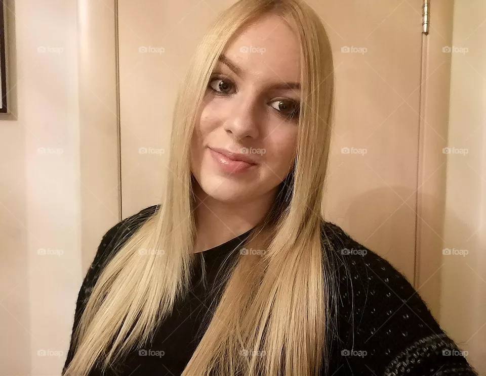 👱🏼‍♀️