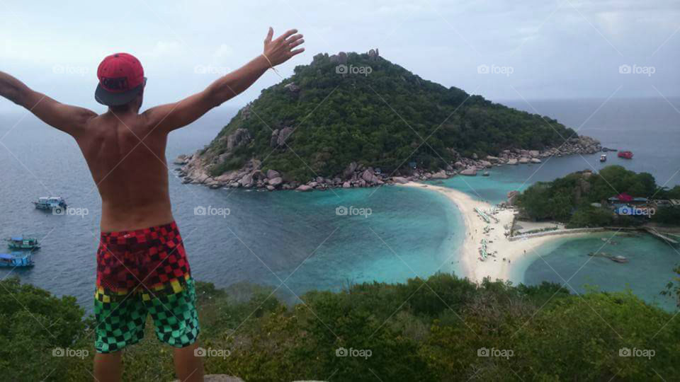 LOOKING FOR THE PARADISE.