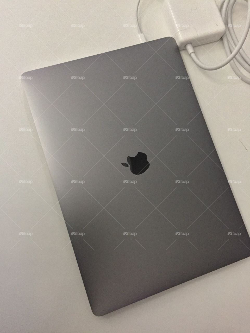 New   apple lab top MacBook bro