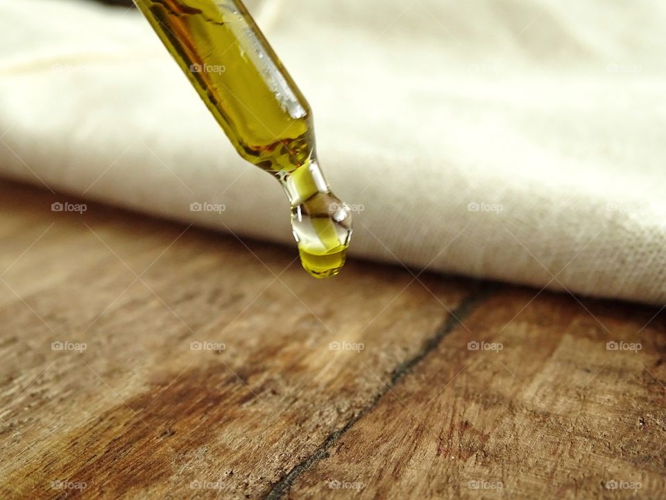 Pipette with cdb oil