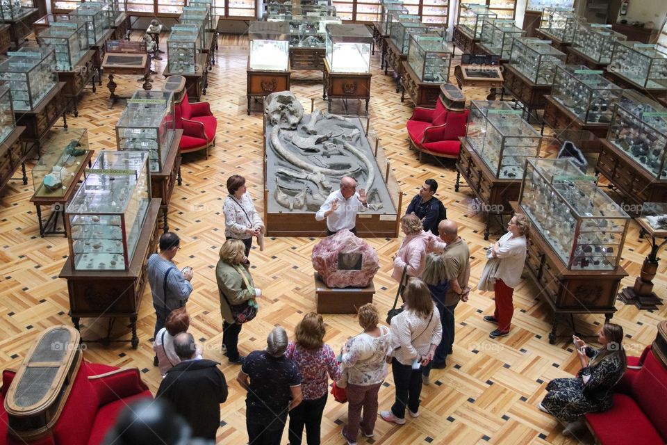 The tourist guide in the mineral museum in the Madrid city