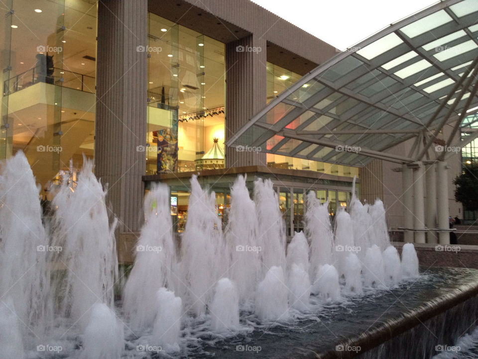 glass water shopping arch by leanderthal