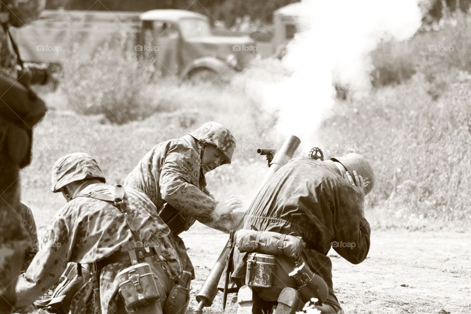 WW2 mortar team reenactment 