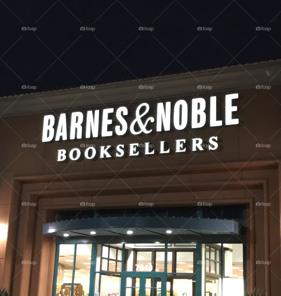 Barnes & Noble at night. No doubt, it is a place where one can spend an enjoyable, relaxing evening.