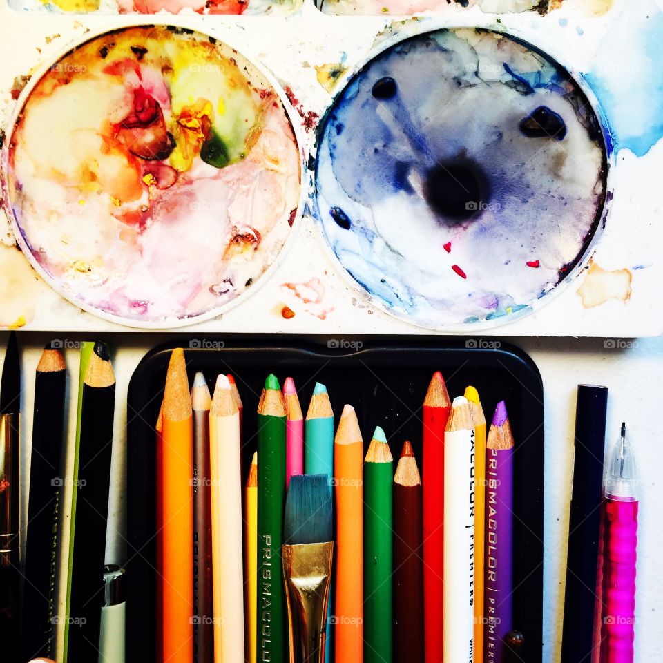 My watercolor pallet with color pencils. 
