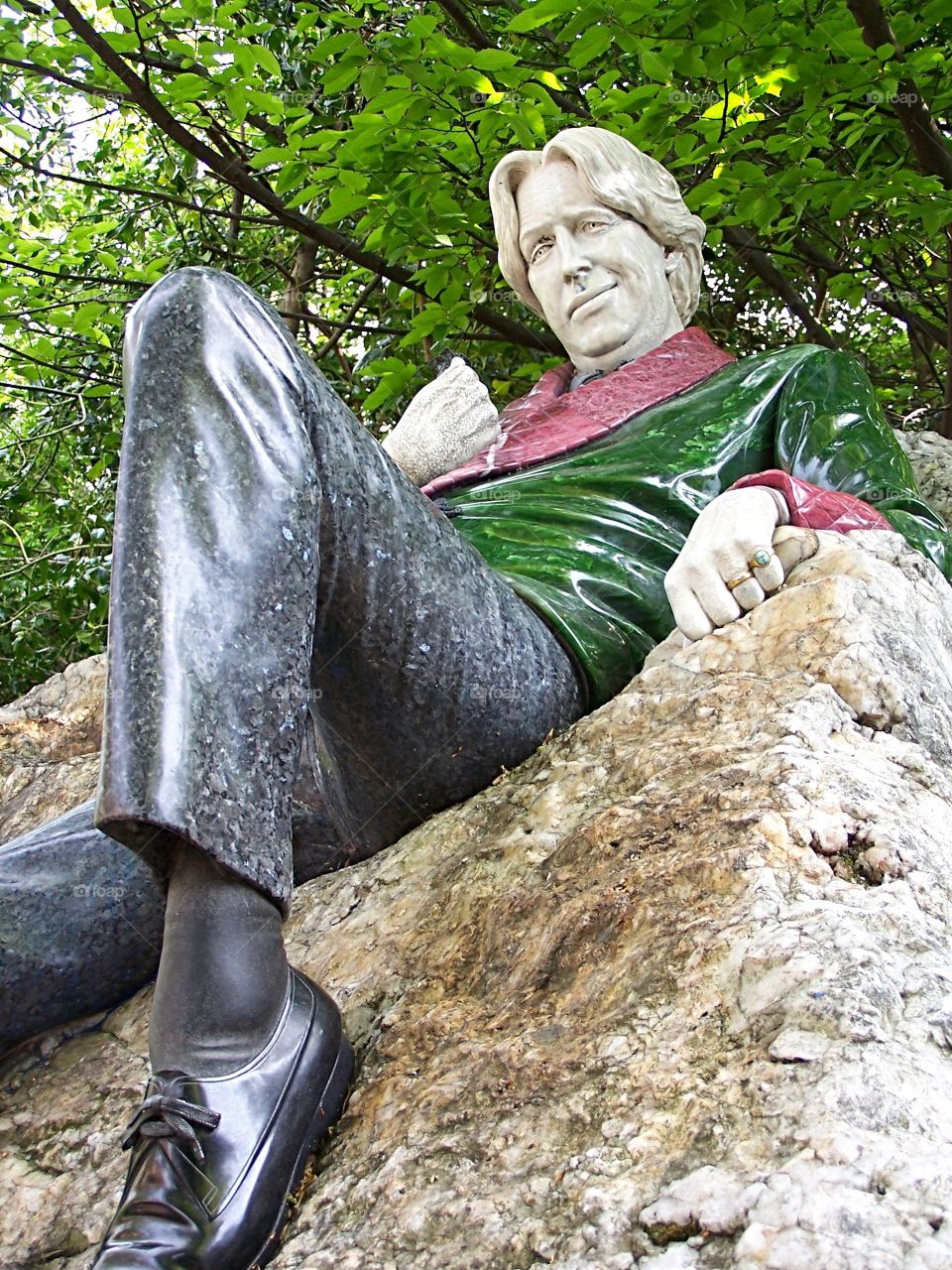 Painted bust of Oscar Wilde in square in Dublin, Ireland, cad, personality, marble, sculpture